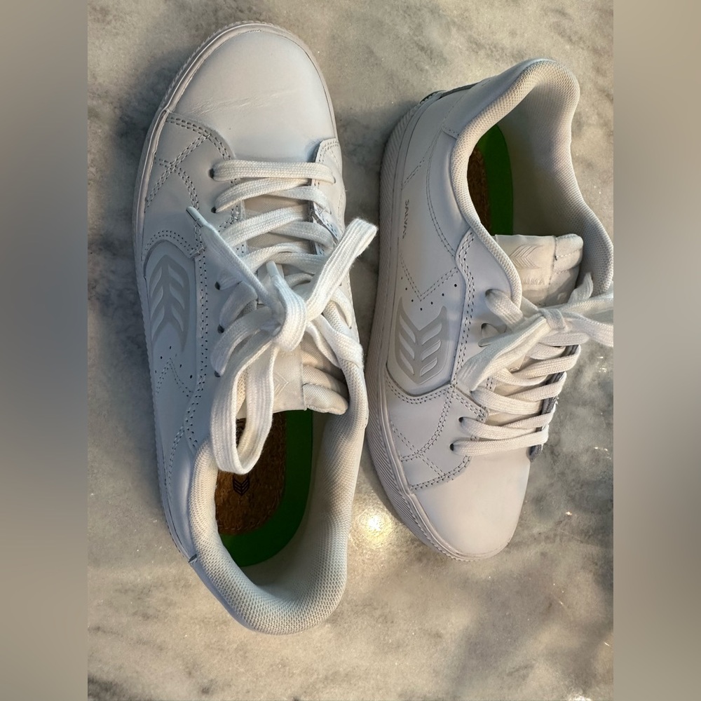 Cariuma Salvas Sneakers